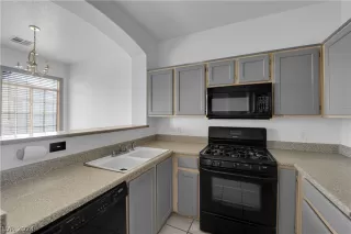 Photo #5: 2576604 Listing