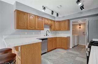 Photo #6: 2576628 Listing