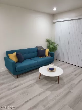 Photo #6: 2576711 Listing