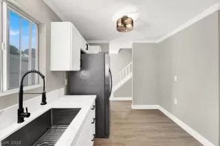 Photo #6: 2576757 Listing