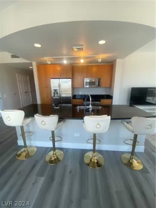 Photo #2: 2576807 Listing