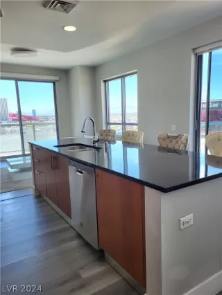 Photo #3: 2576807 Listing