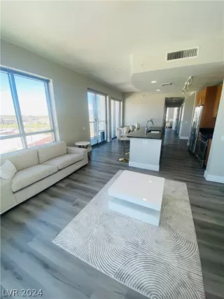 Photo #4: 2576807 Listing