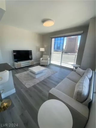 Photo #5: 2576807 Listing