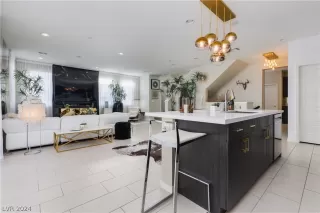 Photo #5: 2576823 Listing