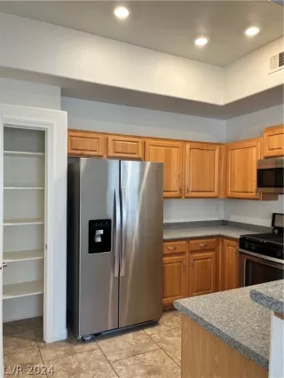 Photo #3: 2576849 Listing