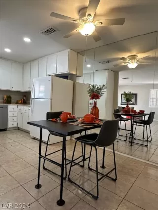 Photo #6: 2576853 Listing