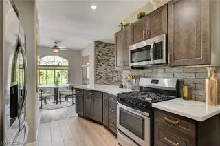 Photo #4: 2576937 Listing