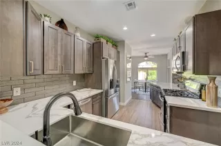 Photo #5: 2576937 Listing