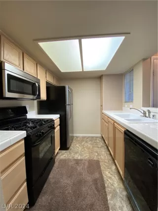 Photo #2: 2576977 Listing 