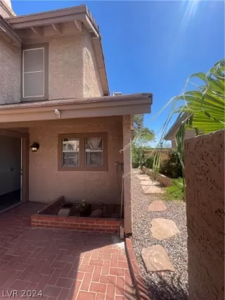 Photo #1: 2576995 Listing