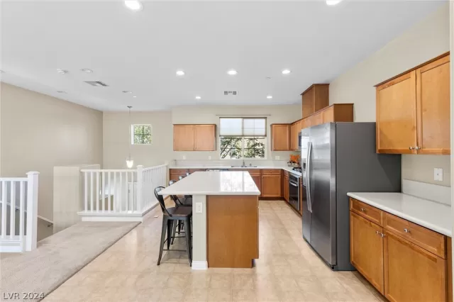 MLS: 2576998 Condo For Sale