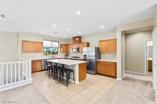 Photo #1: 2576998 Listing