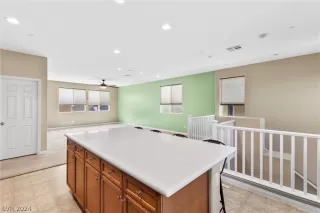 Photo #2: 2576998 Listing