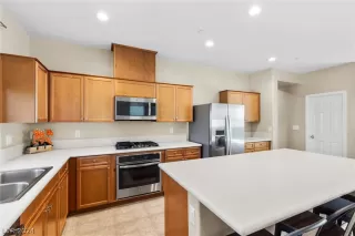 Photo #4: 2576998 Listing