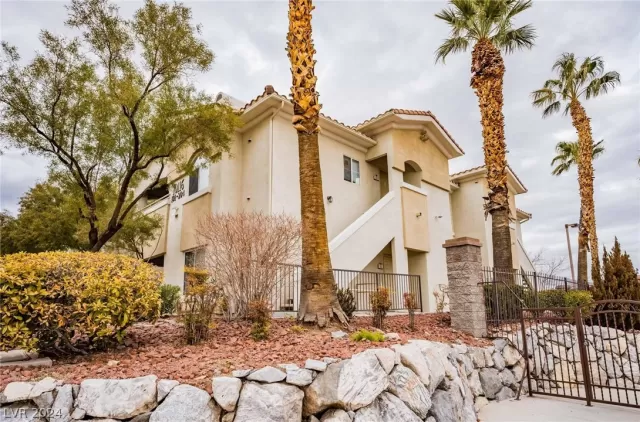 MLS: 2577002 Condo For Sale