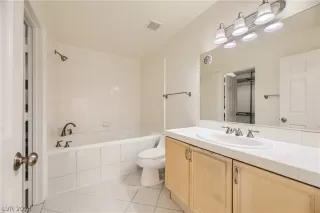 Photo #3: 2577035 Listing