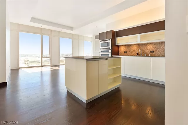 MLS: 2577044 Condo For Sale