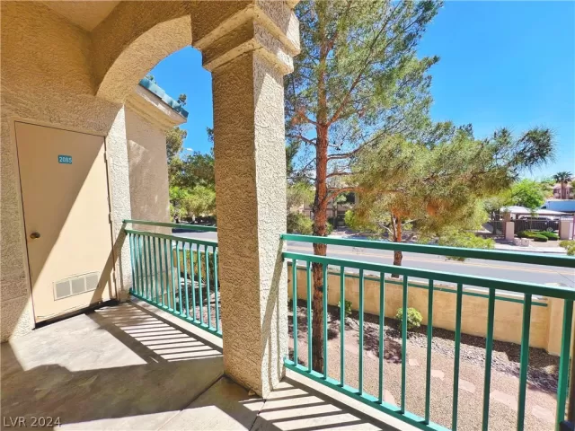 MLS: 2577140 Condo For Sale