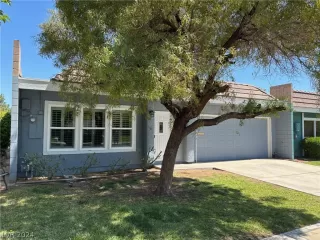 Photo #1: 2577176 Listing