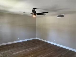 Photo #5: 2577176 Listing