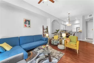 Photo #2: 2577190 Listing