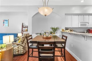 Photo #5: 2577190 Listing