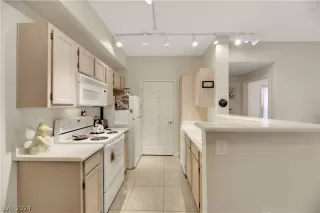 Photo #3: 2577203 Listing