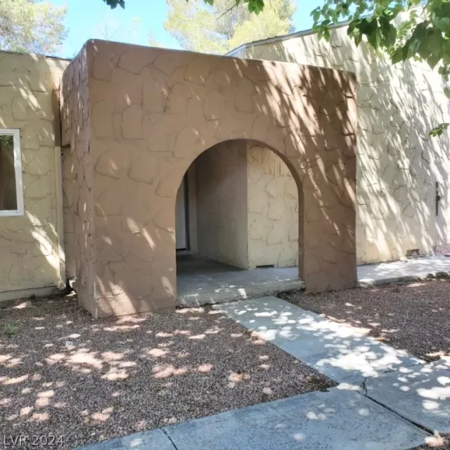 MLS: 2577204 Condo For Sale