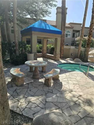 Photo #2: 2577208 Listing