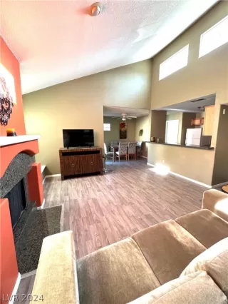 Photo #4: 2577208 Listing