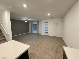 Photo #6: 2577209 Listing