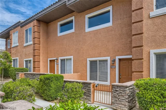 MLS: 2577230 Condo For Sale