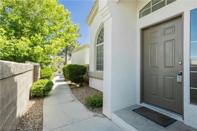 MLS: 2577232 Condo For Sale