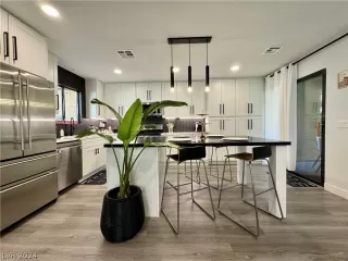 Photo #3: 2577251 Listing