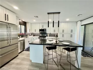 Photo #6: 2577251 Listing