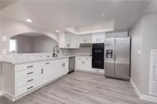 Photo #3: 2577270 Listing