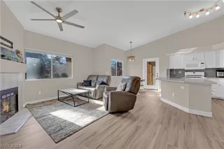 Photo #2: 2577283 Listing