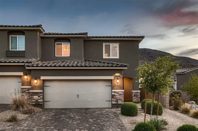 MLS: 2577294 Condo For Sale