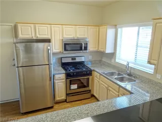 Photo #5: 2577301 Listing