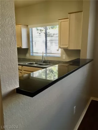 Photo #6: 2577301 Listing