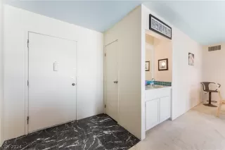 Photo #5: 2577321 Listing