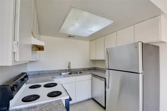 MLS: 2577331 Condo For Sale