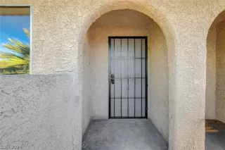 Photo #1: 2577337 Listing