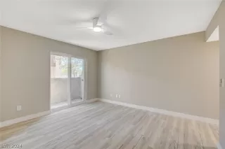 Photo #3: 2577337 Listing