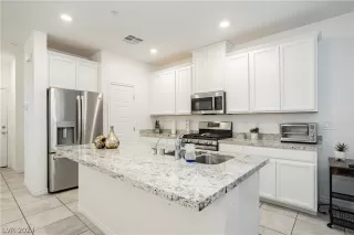 Photo #3: 2577344 Listing