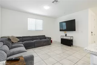 Photo #5: 2577344 Listing