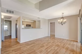 Photo #6: 2577400 Listing