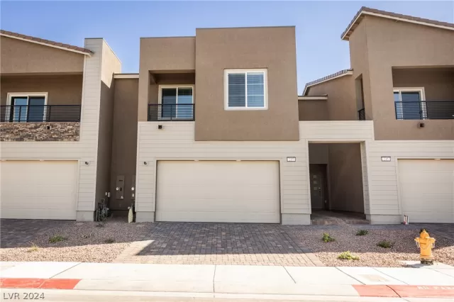 MLS: 2577416 Condo For Sale