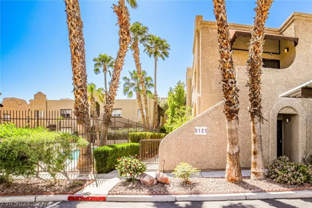 MLS: 2577487 Condo For Sale